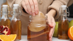 Pourquoi mon SCOBY de kombucha coule-t-il au fond ?