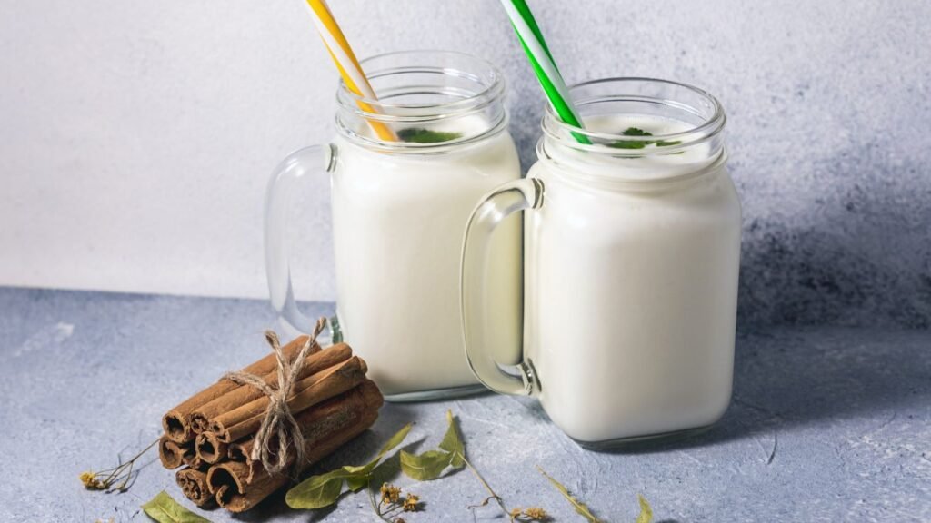 ¿Ayuda el kéfir de leche con la hinchazón?